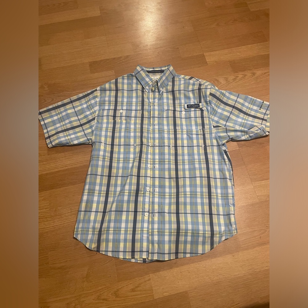 Columbia super tamiami button up size small